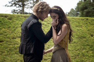  Reign "Hearts and Minds" (1x04) promotional picture