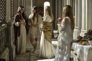  Reign "Snakes in the Garden" (1x02) promotional picture