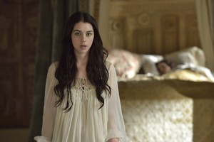 Reign "Snakes in the Garden" (1x02) promotional picture