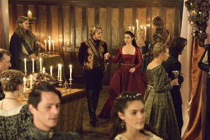  Reign "The मेमना, भेड़ का बच्चा and the Slaughter" (2x04) promotional picture