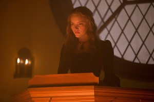  Salem "The Witching Hour" (2x13) promotional picture