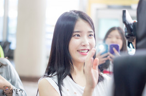  140831 IU at Gimpo Airport Leaving for Jeju