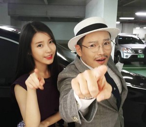  150711 ‪IU‬ with MC Ding Dong at her manager's wedding
