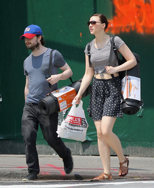  Daniel Radcliffe & Erin koop for Yoga Mats in New york,July 2 (Fb.com/DanieljacobRadcliffeFanClub)