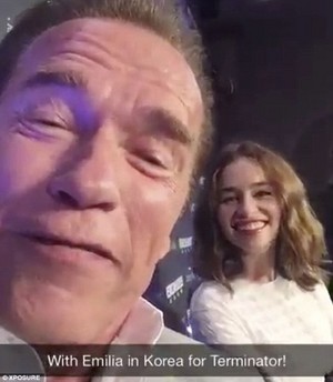  Emilia and Arnold taking a selfie at the Терминатор premiere
