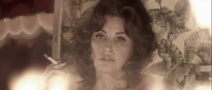  Gina Gershon as Lorna in 'Breathless'