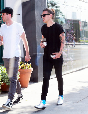  Harry out in Los Angeles