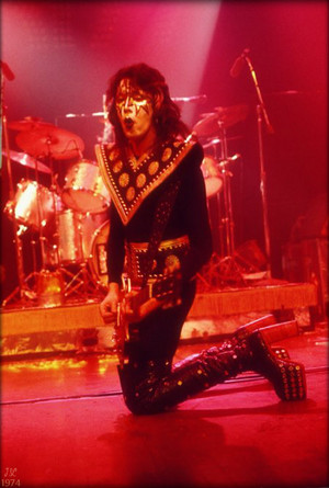  KISS ~Detroit, Michigan…December 20, 1974 (Michigan Palace-Hotter Than Hell Tour)