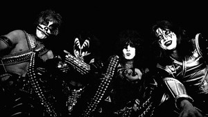 KISS ~NYC…June 1, 1977 (Love Gun-Black Room Session)