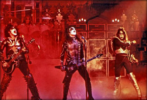  吻乐队（Kiss） ~Paul Lynde 万圣节前夕 special ~Hollywood, California…October 1976