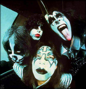  吻乐队（Kiss） ~Tokyo, Japan…April 1-4, 1977