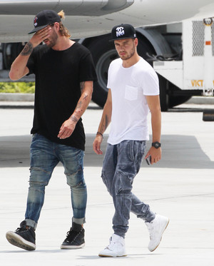  Liam At the airport in busje, van Nuys