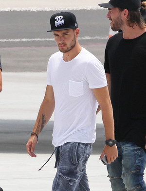  Liam At the airport in furgone, van Nuys