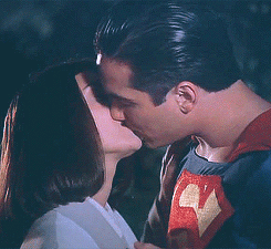  Lois and Clark kiss