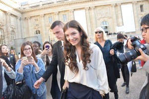  Lorde at the Chloe Paris Fashion প্রদর্শনী