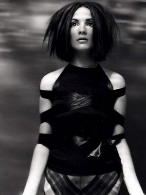 Rachael Leigh Cook - Flaunt Photoshoot - 2000