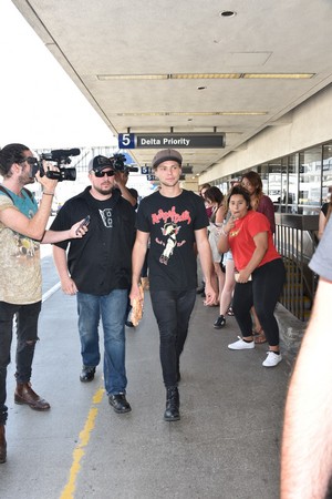  Ash arriving to LA
