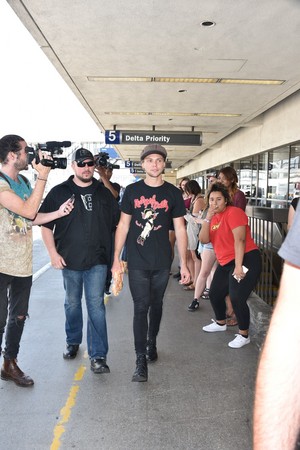                       Ash arriving to LA
