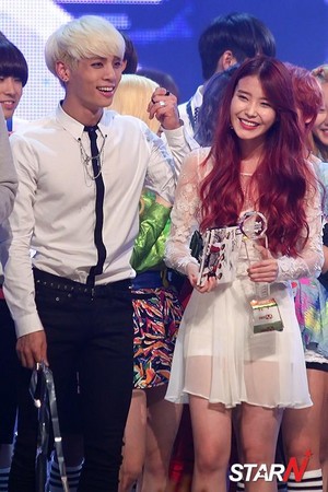  131017 ইউ 'The Red Shoes' at Mnet 'M! Countdown' (News Photos)