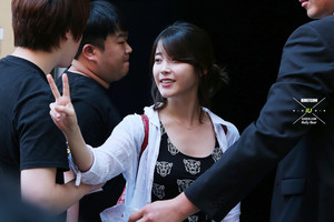  140530 iu arriving at her small theater show, concerto