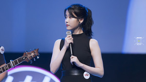 140624 IU at Samsung Passion Talk Concert