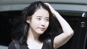  140627 IU arrival to Music Bank