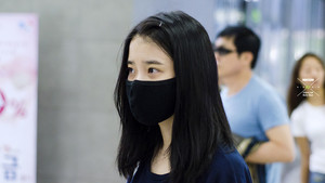  140901 आई यू at Gimpo Airport Returning from Jeju