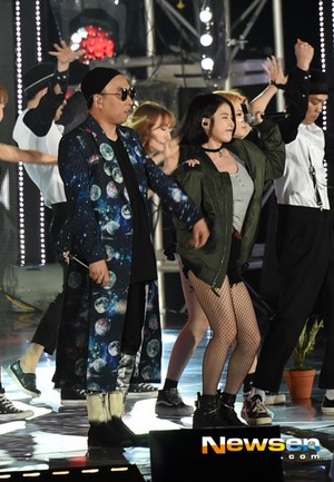  150813 아이유 and Park Myungsoo at Infinity Challenge Festival