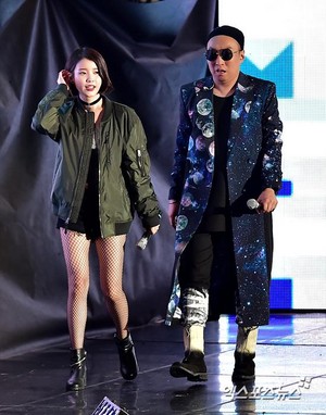  150813 IU and Park Myungsoo at Infinity Challenge Festival