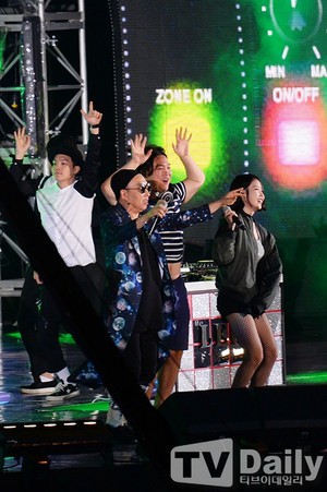  150813 ইউ at Infinity Challenge Festival with GD and Park Myungsoo