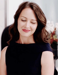  Amy Acker in Suits