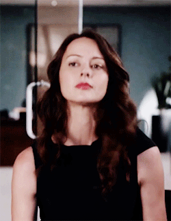  Amy Acker in Suits