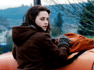  Bella glancing at Edward
