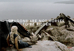  Daenerys Targaryen & ड्रॅगन्स