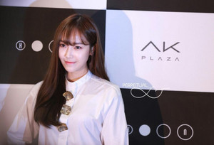  Jessica's new hairstyle