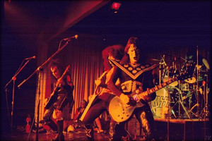 চুম্বন ~Grand Rapids, Michigan…October 17, 1974 (Hotter Than Hell Tour)