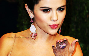  Selena karatasi la kupamba ukuta
