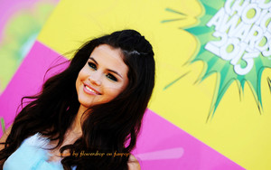  Selena kertas dinding