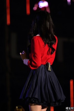 141017 IU at Lotte Card MOOV - Music in Incheon Concert