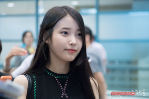  150830 आई यू at Incheon Airport back from Shanghai