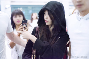 150907 आई यू at Incheon Airport back from ceci photoshoot in Hong Kong