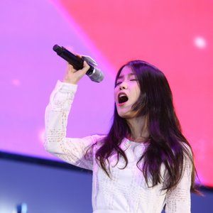  150908 IU at Samsung Play the Challenge Talk concert