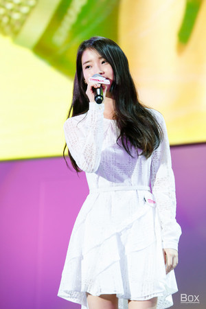 150908 IU at Samsung Play the Challenge Talk Concert