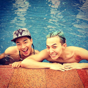  At the Pool, omgomgomg GD and Taeyang <