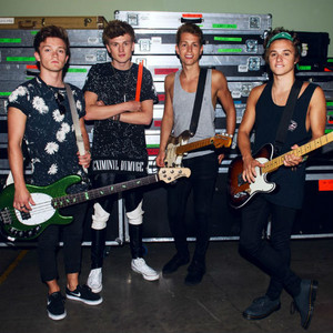  Backstage at The Vamps Final U.S. Tour Stop