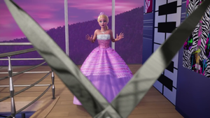  Courtney transforms Her Dress - Screencaps