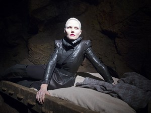  Emma thiên nga - Season 5, The Dark thiên nga
