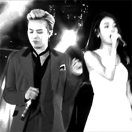  G Dragon being cute with IU