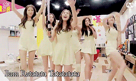  GFriend dancing and chant