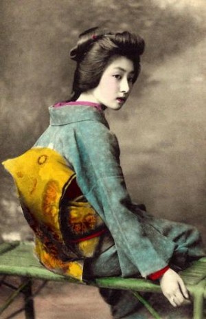  Geisha Hawaryu (Sitting)